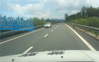 高速上逆行迎面遇交警 司机：一掉头我就后悔了