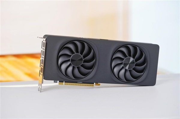 对标RTX 4060！Intel锐炫B580限量版显卡图赏-第2张图片-芙蓉之城