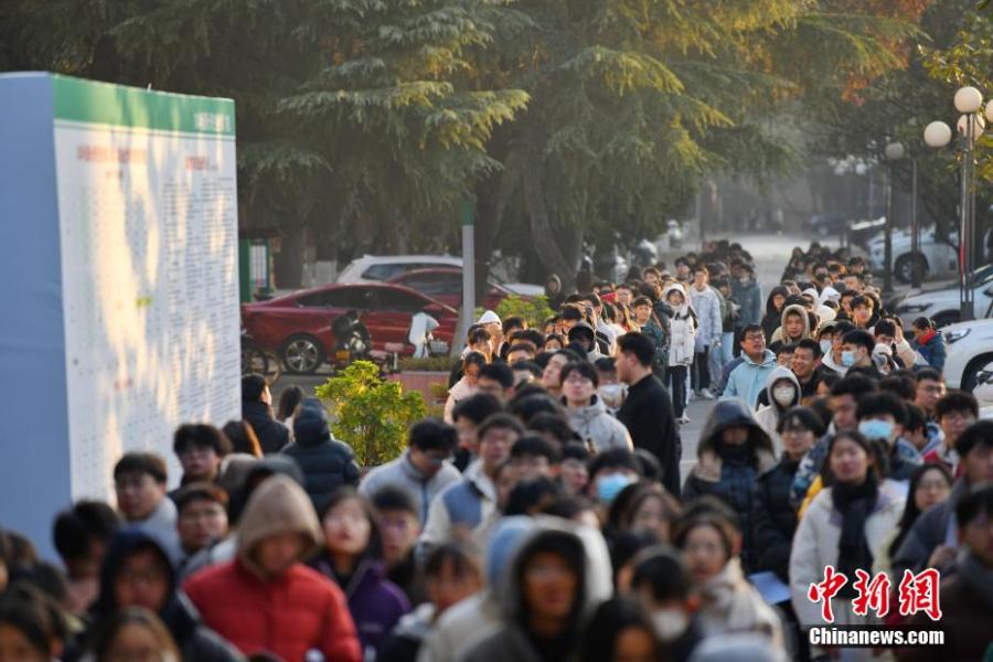 2025考研今开考：388万人报名 连续两年下降-第2张图片-芙蓉之城