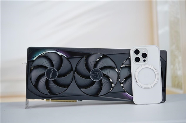 五彩斑斓的黑！技嘉RTX 5080 MASTER显卡图赏-第15张图片-芙蓉之城