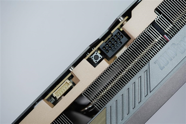 硬朗科技风！索泰RTX 5090 D SOLID OC显卡图赏-第12张图片-芙蓉之城