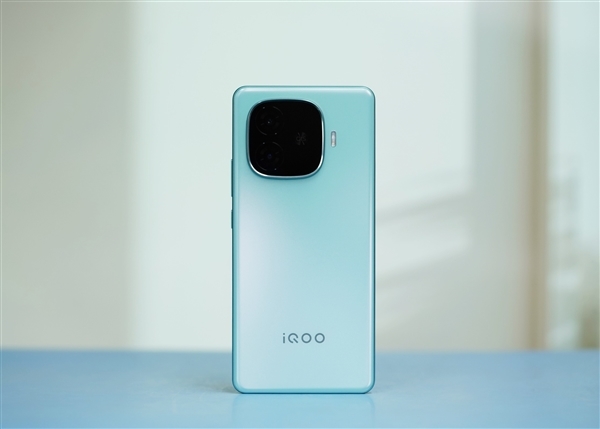 iQOO Z10 Turbo现身跑分平台：确认搭载天玑8400处理器-第2张图片-芙蓉之城