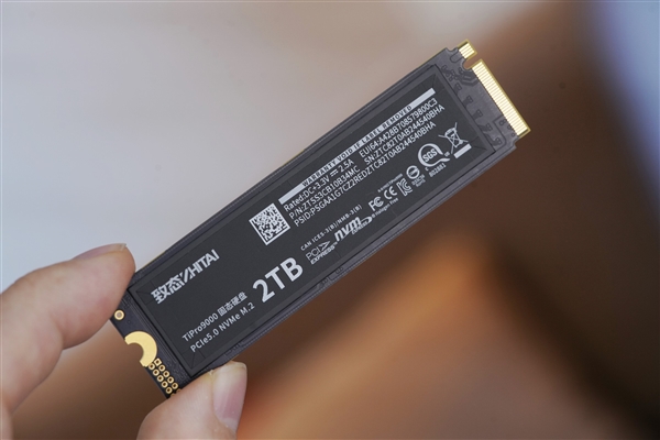 速度逼近PCIe 5.0极限！长江存储致态TiPro9000 2TB SSD图赏-第5张图片-芙蓉之城