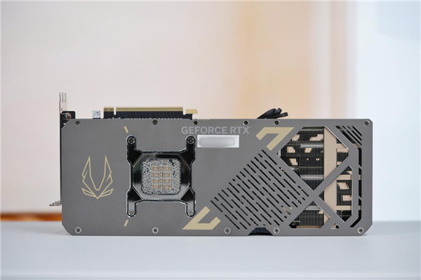 硬朗科技风！索泰RTX 5090 D SOLID OC显卡图赏-第5张图片-芙蓉之城