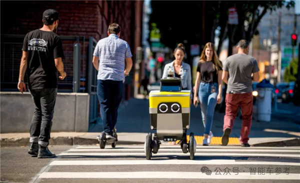 全球首例！Robotaxi与机器人街头相撞 沉默一分钟淡定离场-第5张图片-芙蓉之城