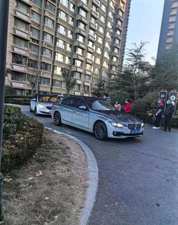 地库起火烧毁十几辆汽车摩托车 消防报告：小鹏起火所致-第4张图片-芙蓉之城