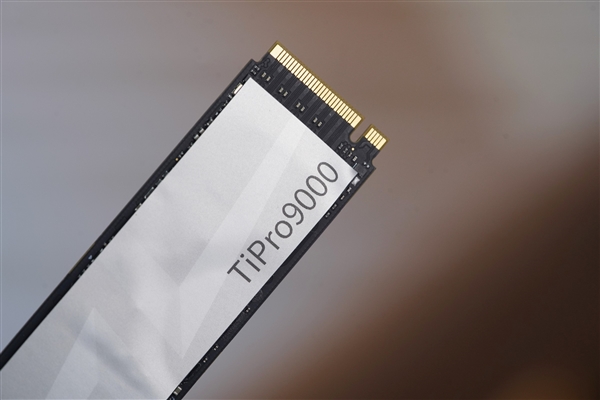 速度逼近PCIe 5.0极限！长江存储致态TiPro9000 2TB SSD图赏-第6张图片-芙蓉之城