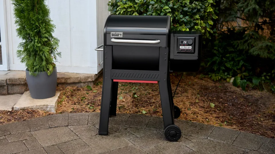 Weber 推出新款智能烤炉 Smoque，高达260°C 的高温让烧烤更加轻松-第1张图片-芙蓉之城