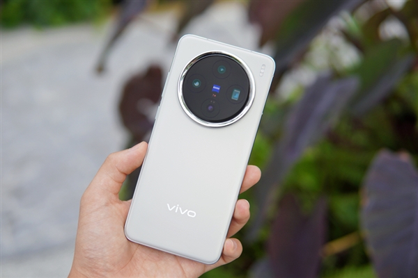 骁龙8至尊版影像灭霸！vivo X200 Ultra 4月登场-第1张图片-芙蓉之城