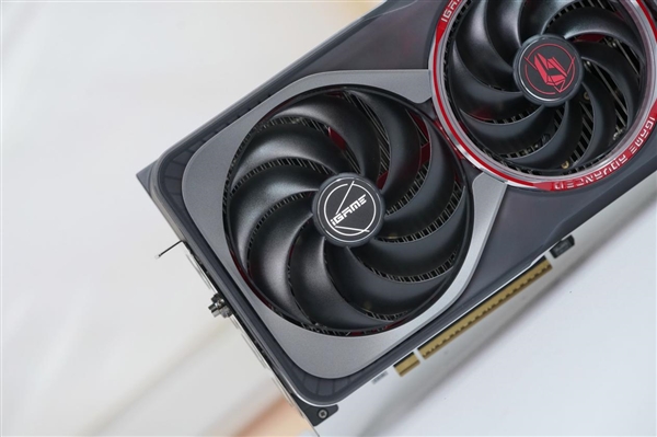 红圈圆环吸睛！七彩虹iGame RTX 5070 Advanced OC显卡图赏-第6张图片-芙蓉之城