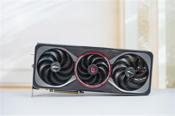 红圈圆环吸睛！七彩虹iGame RTX 5070 Advanced OC显卡图赏-第1张图片-芙蓉之城