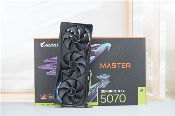 自带炫酷色彩！技嘉RTX 5070 MASTER显卡图赏-第1张图片-芙蓉之城