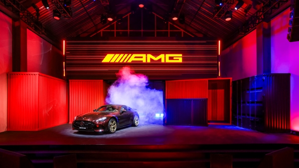 纯油V8不插电！奔驰AMG GT 63 4MATIC+中国首秀：“破百”仅需3.2秒-第1张图片-芙蓉之城