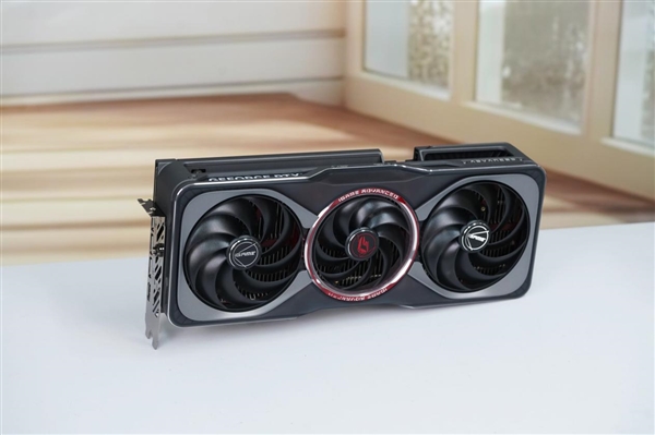 红圈圆环吸睛！七彩虹iGame RTX 5070 Advanced OC显卡图赏-第2张图片-芙蓉之城