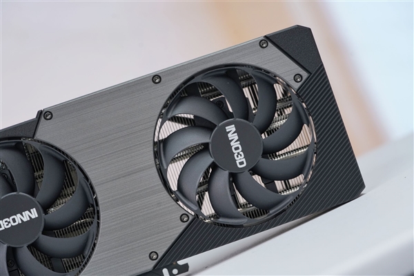 拉丝工艺精致典雅！映众RTX 5060 Ti曜夜8GB显卡图赏-第6张图片-芙蓉之城