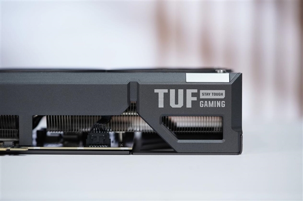 硬派电竞风！华硕RTX 5060 Ti TUF GAMING显卡图赏-第11张图片-芙蓉之城