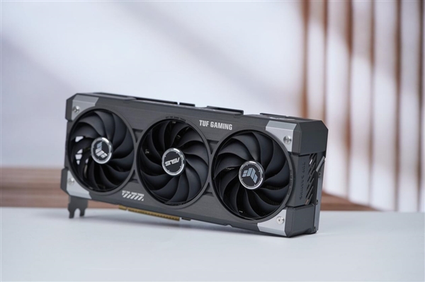 硬派电竞风！华硕RTX 5060 Ti TUF GAMING显卡图赏-第4张图片-芙蓉之城