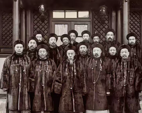 清朝军机大臣是几品官：品级与权力的复杂交织-第1张图片-芙蓉之城