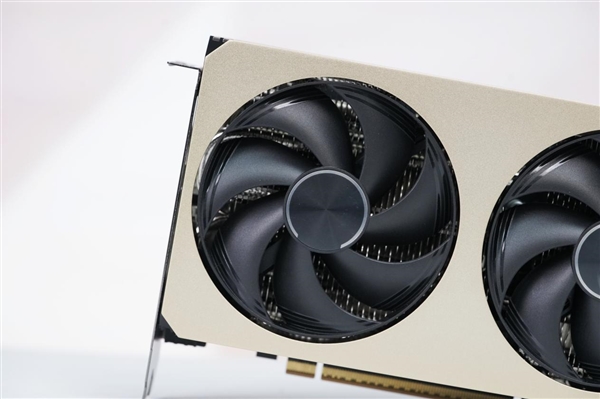 精致香槟金！微星RTX 5060 Ti 16GB硬派师显卡图赏-第9张图片-芙蓉之城