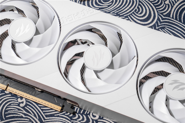 影驰 RTX 5060 Ti圣刃MAX OC评测：DLSS 4开启帧率新纪元-第12张图片-芙蓉之城