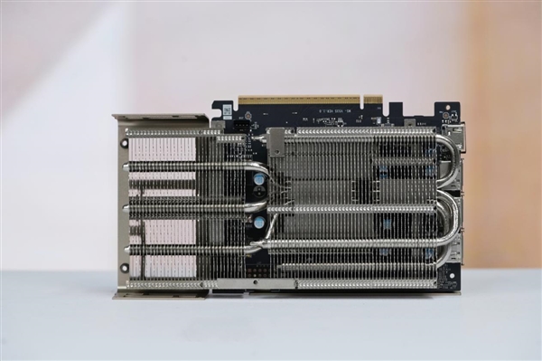 精致香槟金！微星RTX 5060 Ti 16GB硬派师显卡图赏-第14张图片-芙蓉之城