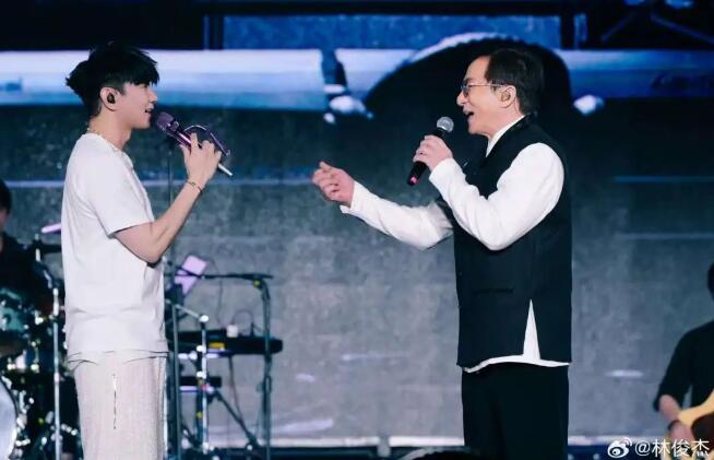 林俊杰晒与成龙同台照 两人将有合唱单曲-第1张图片-芙蓉之城