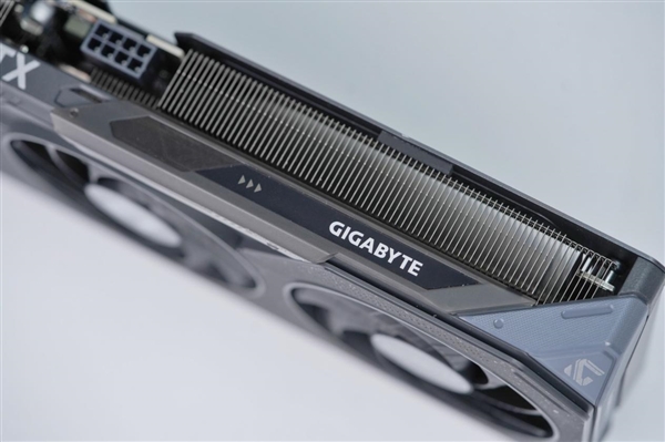 巧妙滑块设计！技嘉RTX 5060 Ti GAMING OC 16GB魔鹰图赏-第13张图片-芙蓉之城