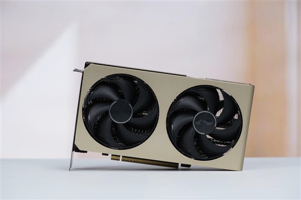 精致香槟金！微星RTX 5060 Ti 16GB硬派师显卡图赏-第2张图片-芙蓉之城