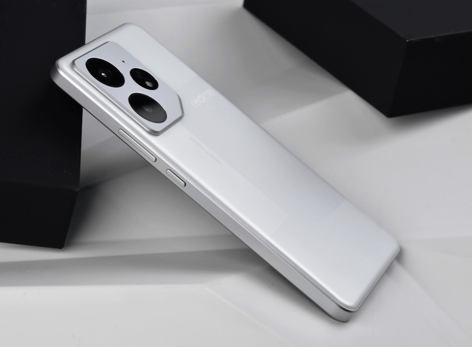 手机内卷加剧！7000mAh+天玑9300才卖1699元，天玑9300，没啥利润了！-第4张图片-芙蓉之城