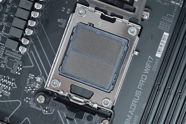 锐龙9000甜品座驾！技嘉B850M AORUS PRO WIFI7主板图赏-第6张图片-芙蓉之城